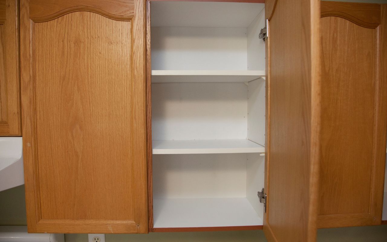 wash-cupboards-and-drawers-to-remove-smoke-smell-in-your-home